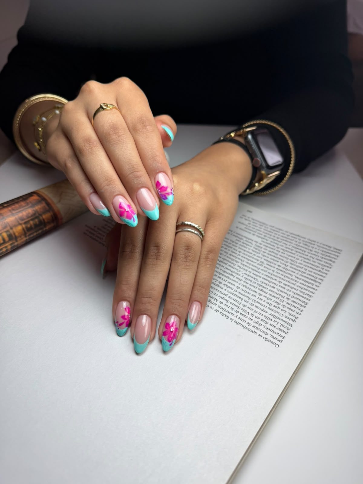 Diseño personalizado de uñas para clienta habitual — Oviedo
