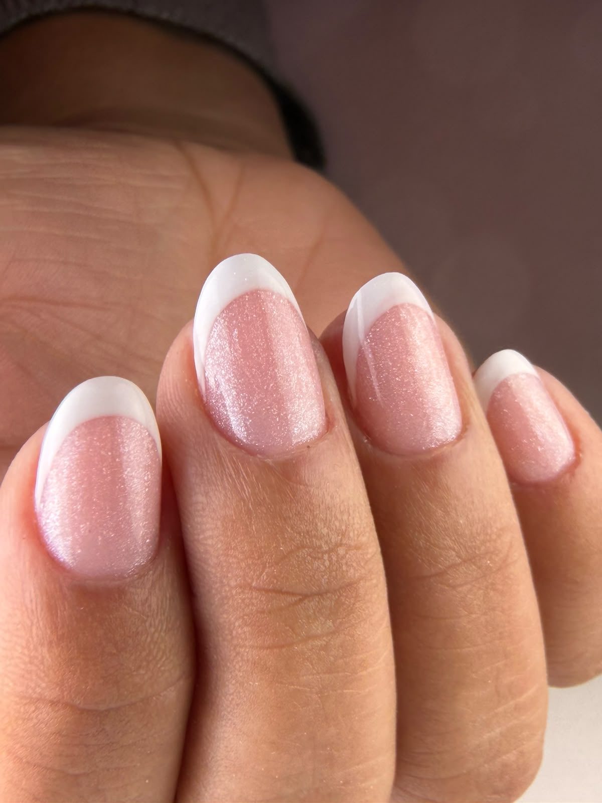 Manicura francesa reinterpretada por Arte y Miradas en Oviedo